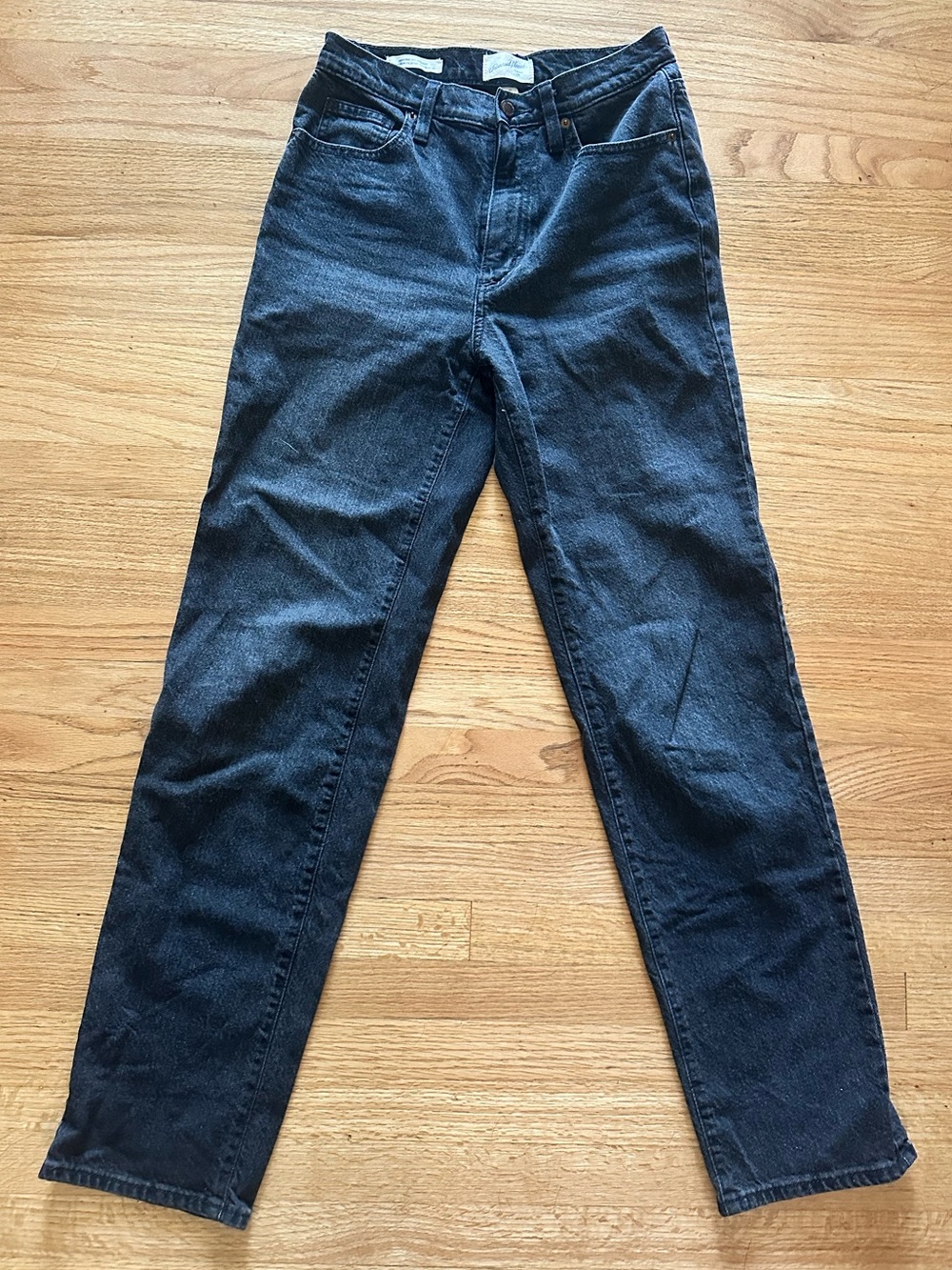 Universal Thread High Rise 90s Straight Jeans in faded black